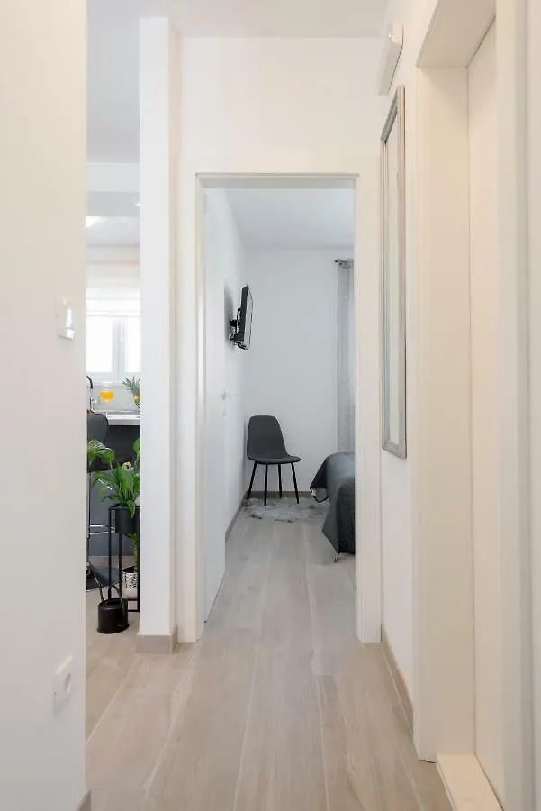La Vie Est Belle Apartment Trogir
