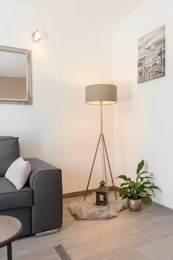 La Vie Est Belle Apartment Trogir