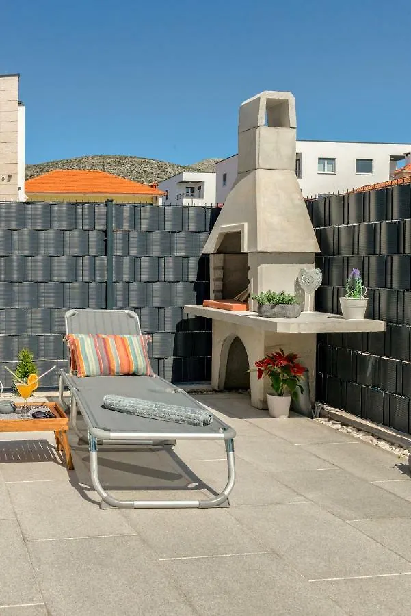 La Vie Est Belle Apartment Trogir